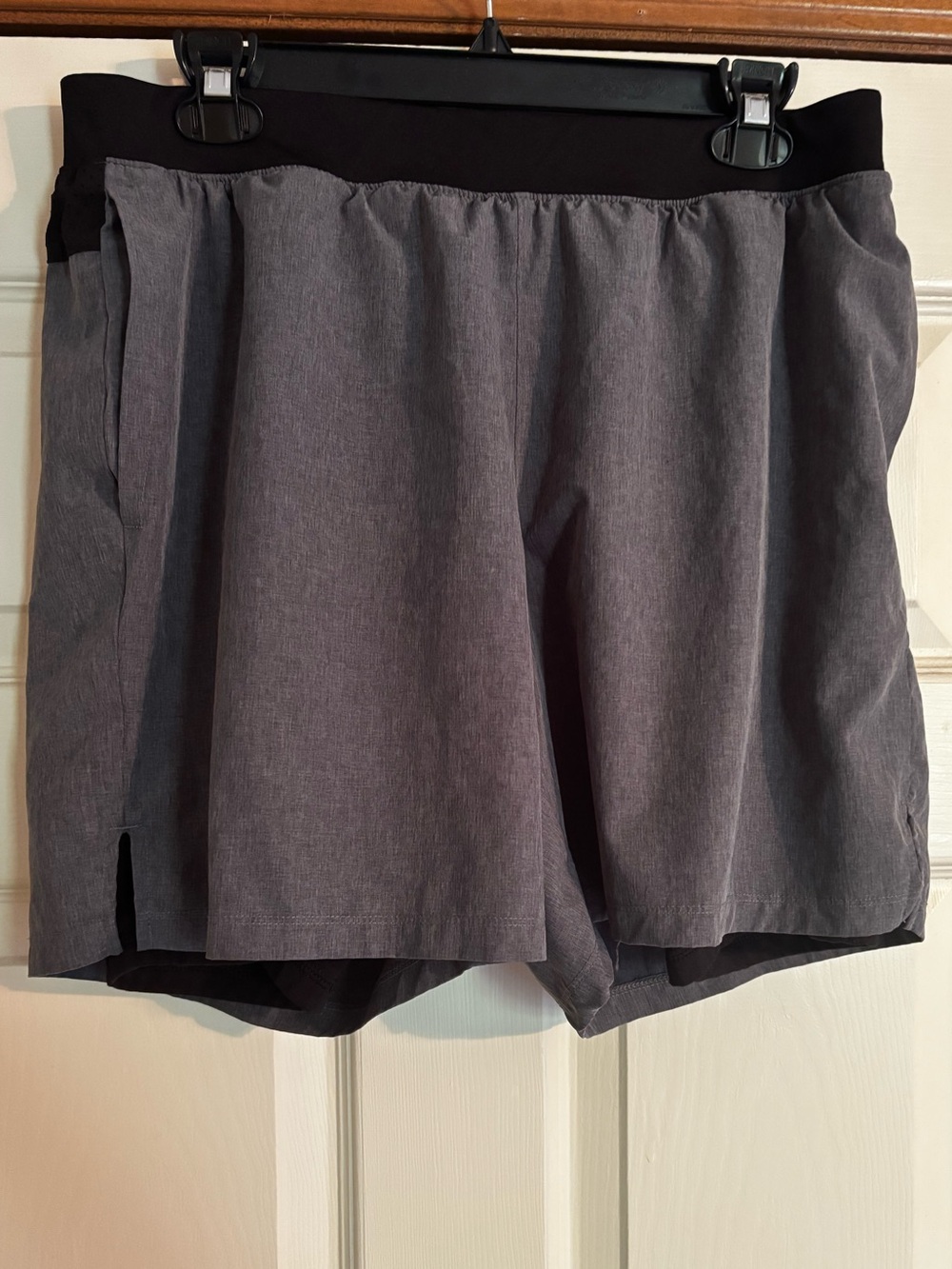 Old Navy Active Go Shorts Gray Size Large Go-Dry Liner